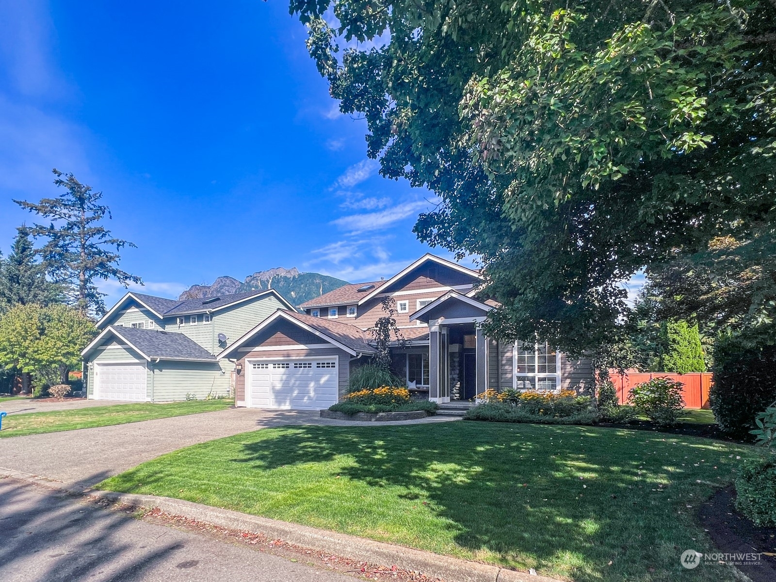 Property Photo:  1040 Mountain View Boulevard SE  WA 98045 