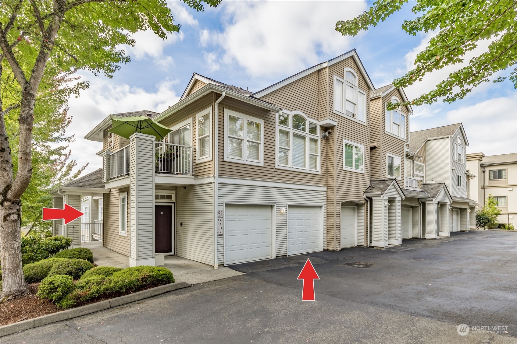 Property Photo: 420 S 46th Place B WA 98055