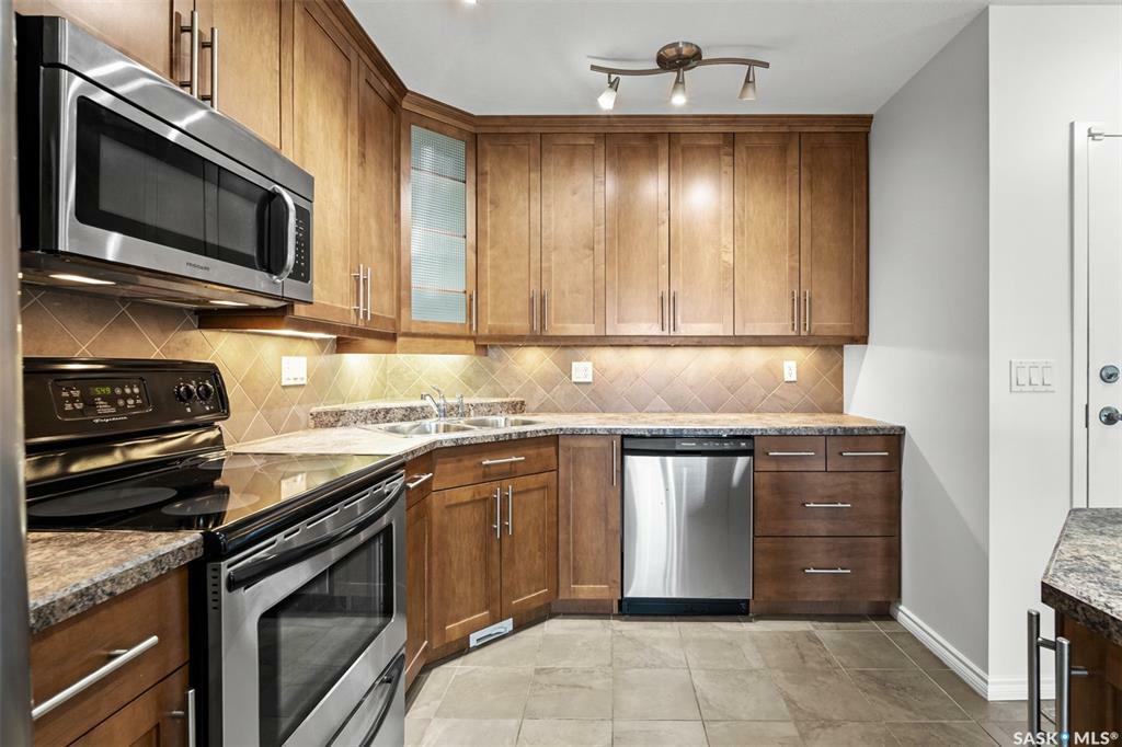 Property Photo:  902 Spadina Crescent E 903  SK S7K 0G8 