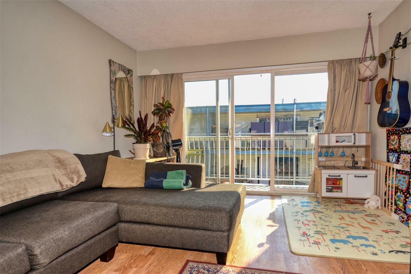 Property Photo: 1116 Queens Ave 204 BC V8T 1M9