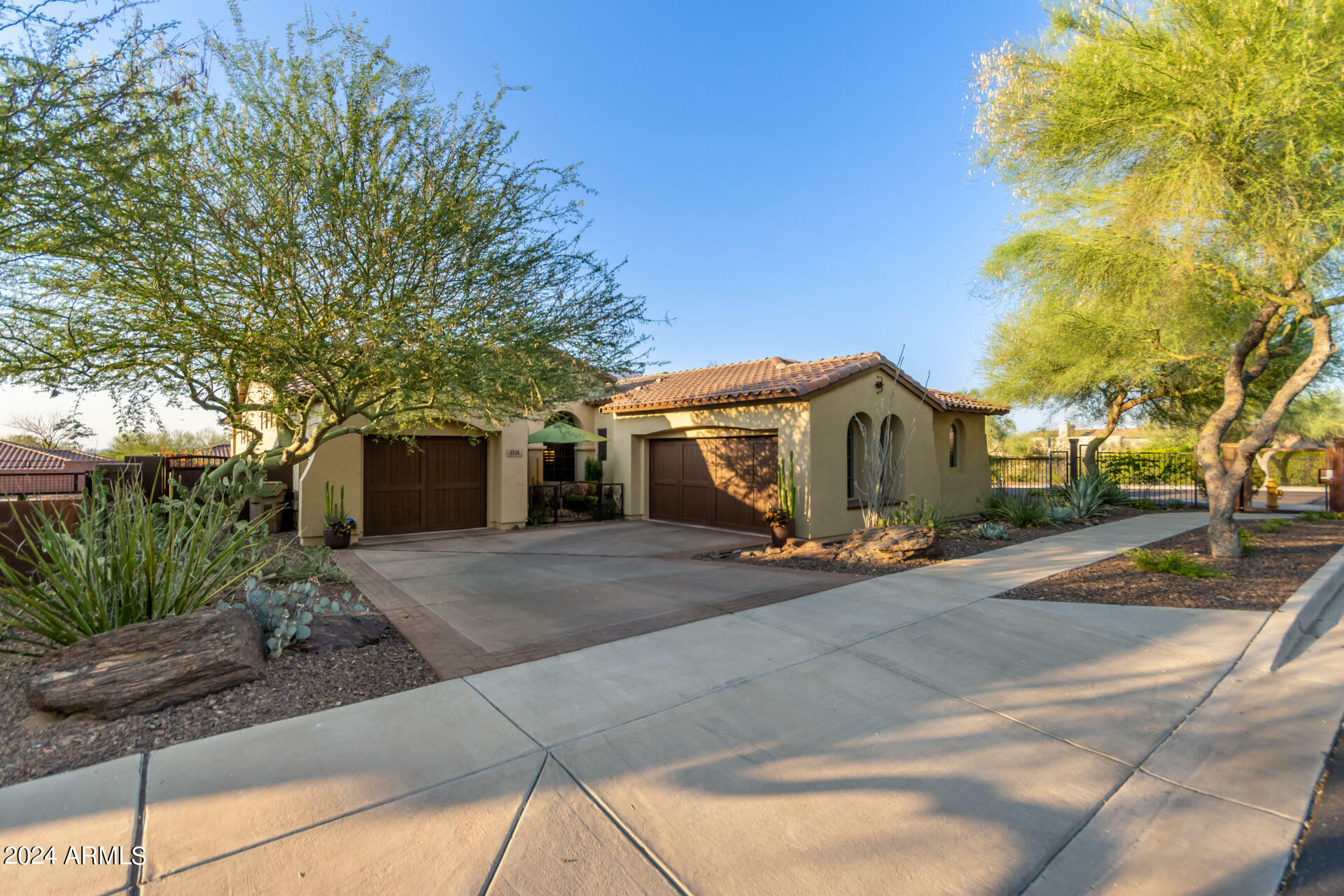 2334 E Samantha Way  Phoenix AZ 85042 photo