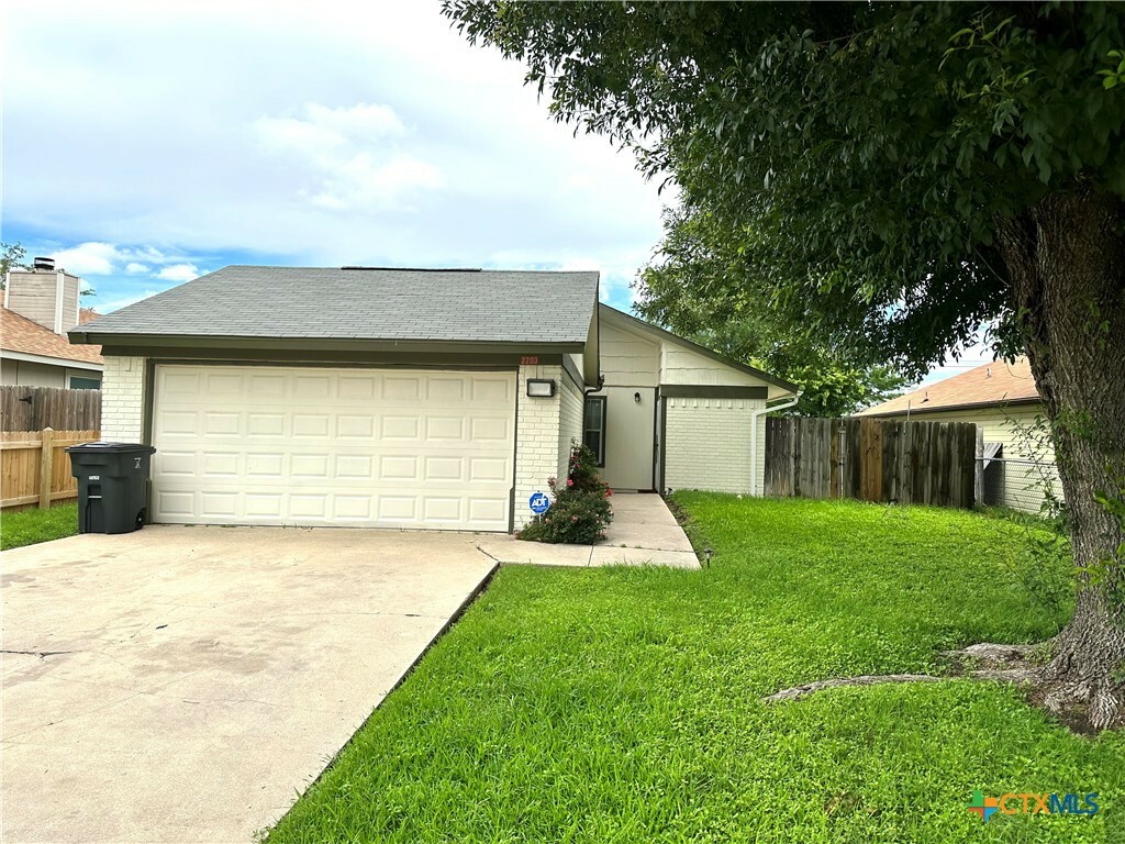 Property Photo:  2203 Coach Drive  TX 76543 