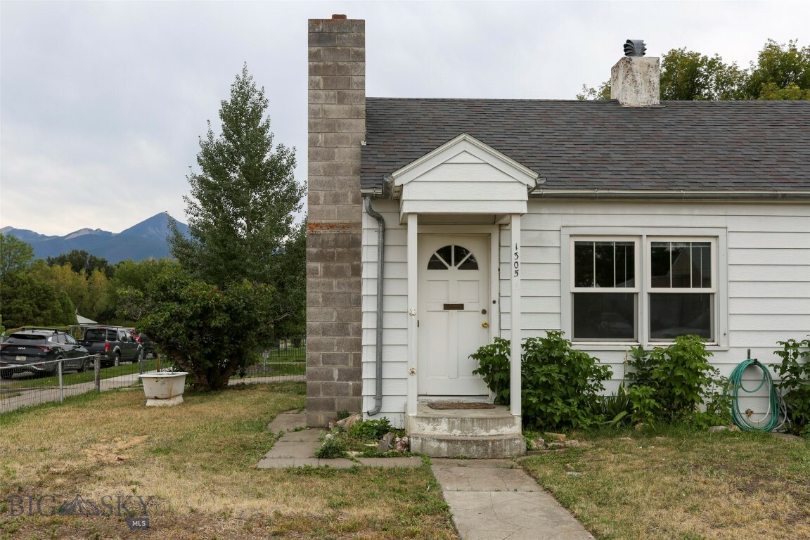 Property Photo:  1305 W Geyser Street  MT 59047 