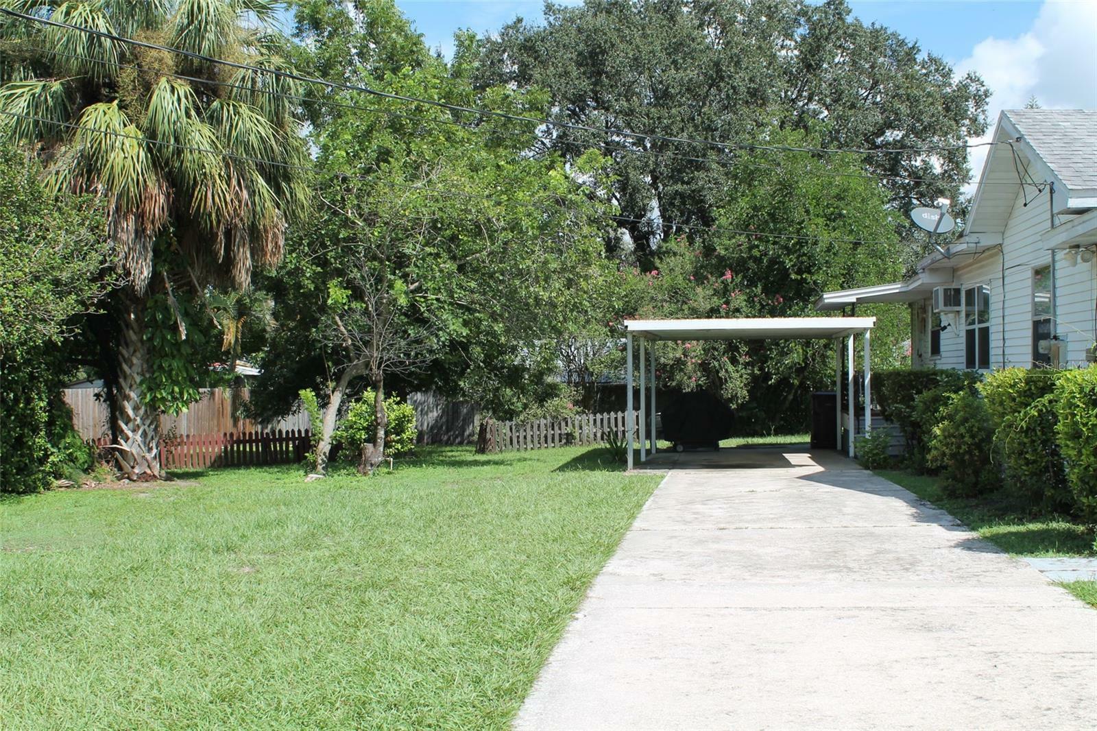 Property Photo:  320 W Bullard Avenue  FL 33853 