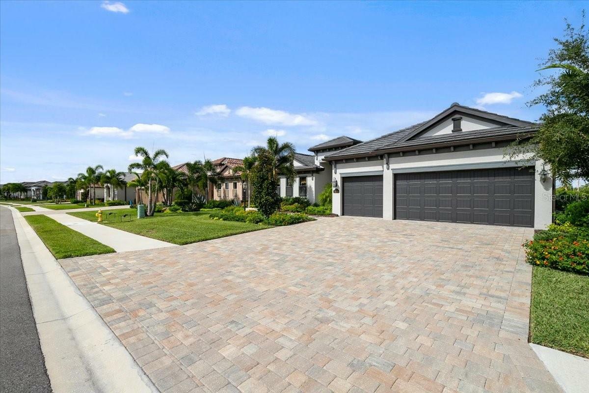 Property Photo:  5816 Mulligan Way  FL 34211 