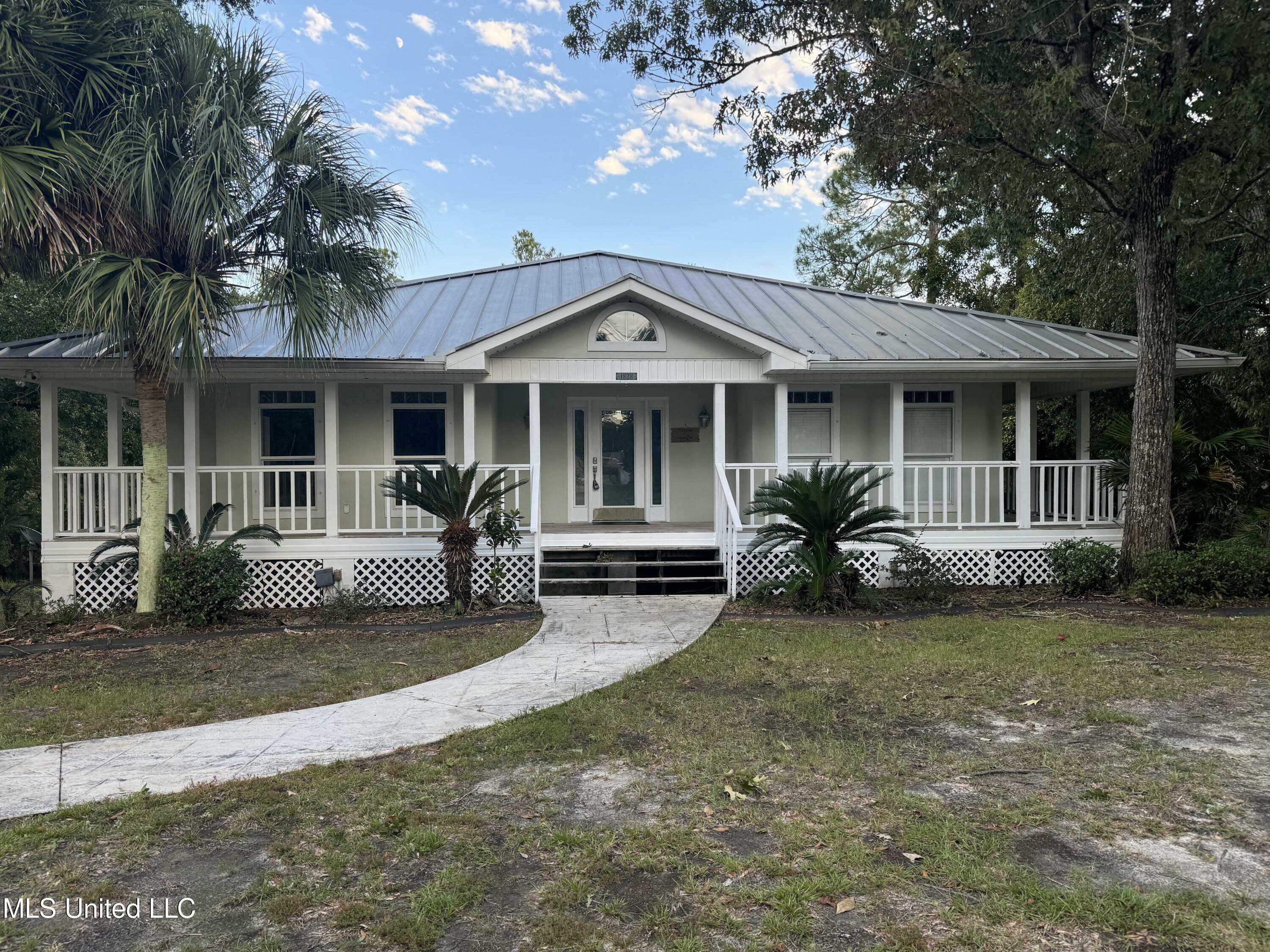 Property Photo:  1828 Seacrest Drive  MS 39553 