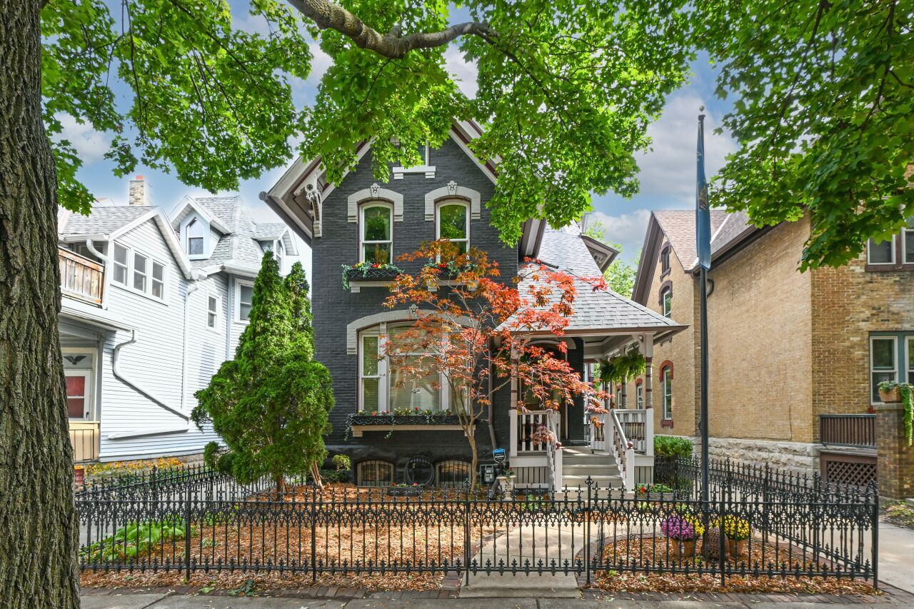 Property Photo: 1662 N Humboldt Ave WI 53202