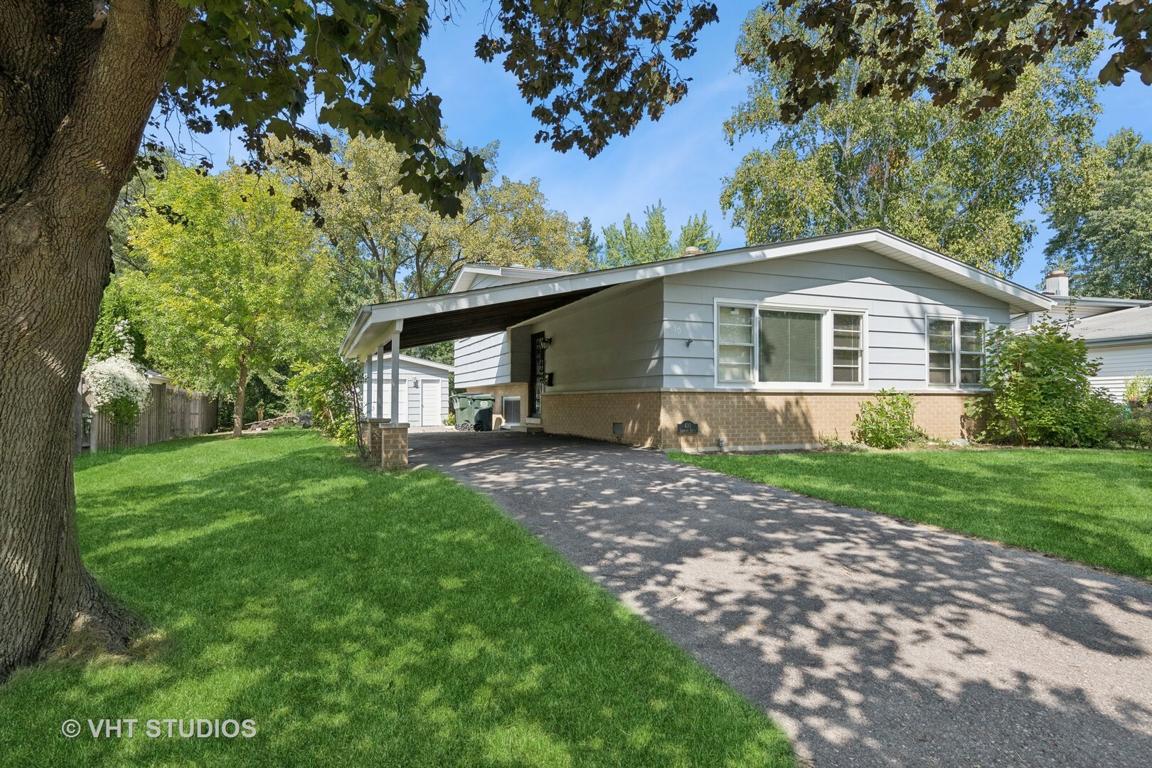 430 Lakeview Drive  Mundelein IL 60060 photo