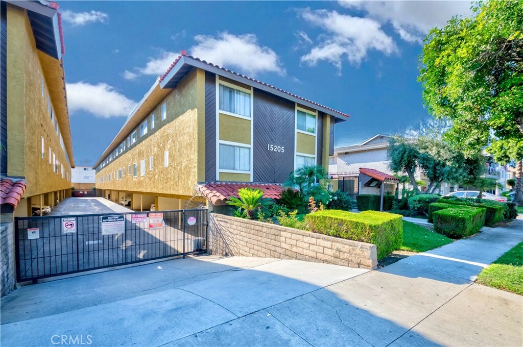 Property Photo:  15205 S Budlong Avenue 23  CA 90247 