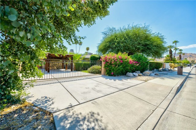 Property Photo:  642 S Mountain View Drive  CA 92264 