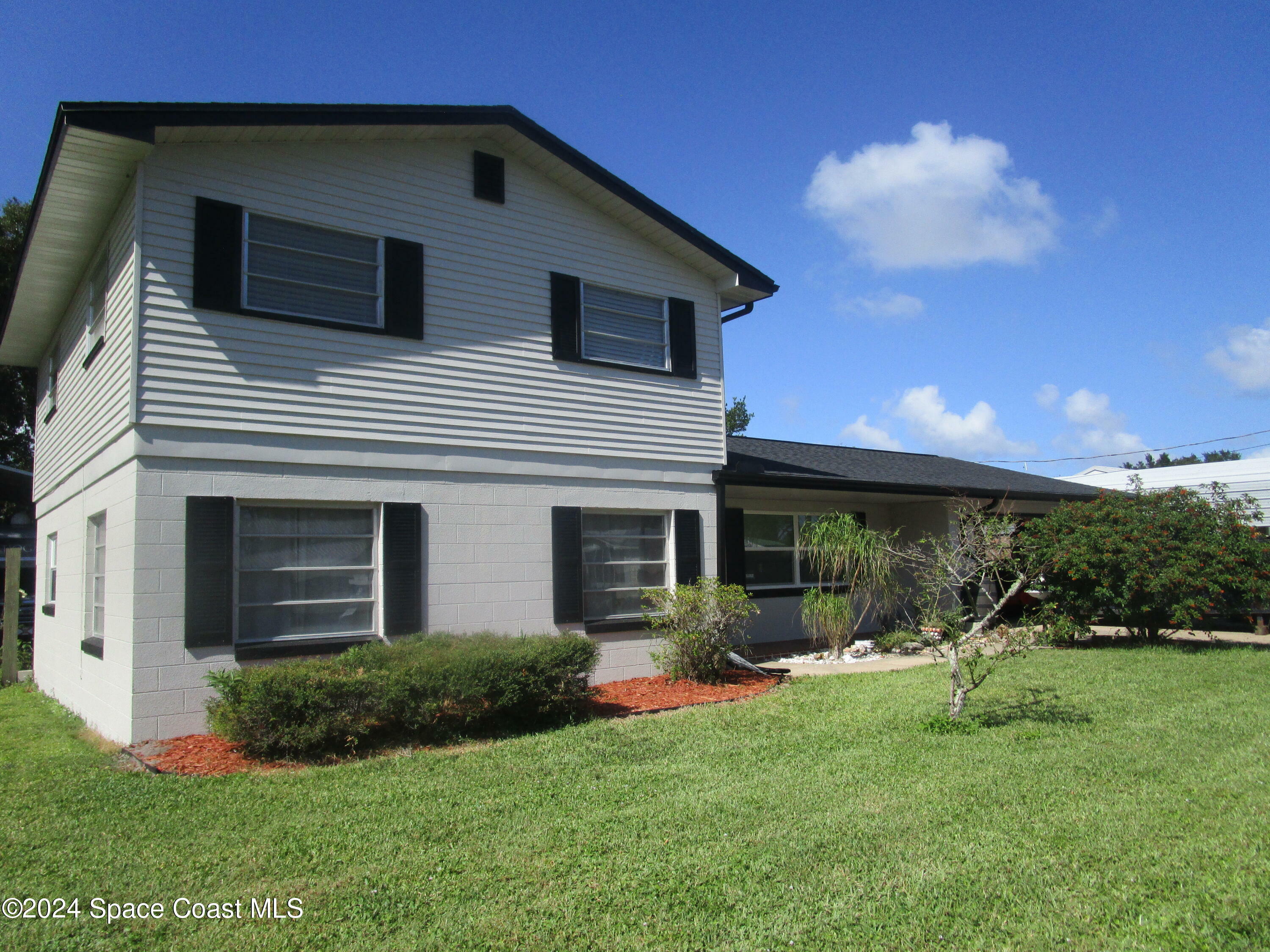 Property Photo:  510 Lincoln Avenue  FL 32796 