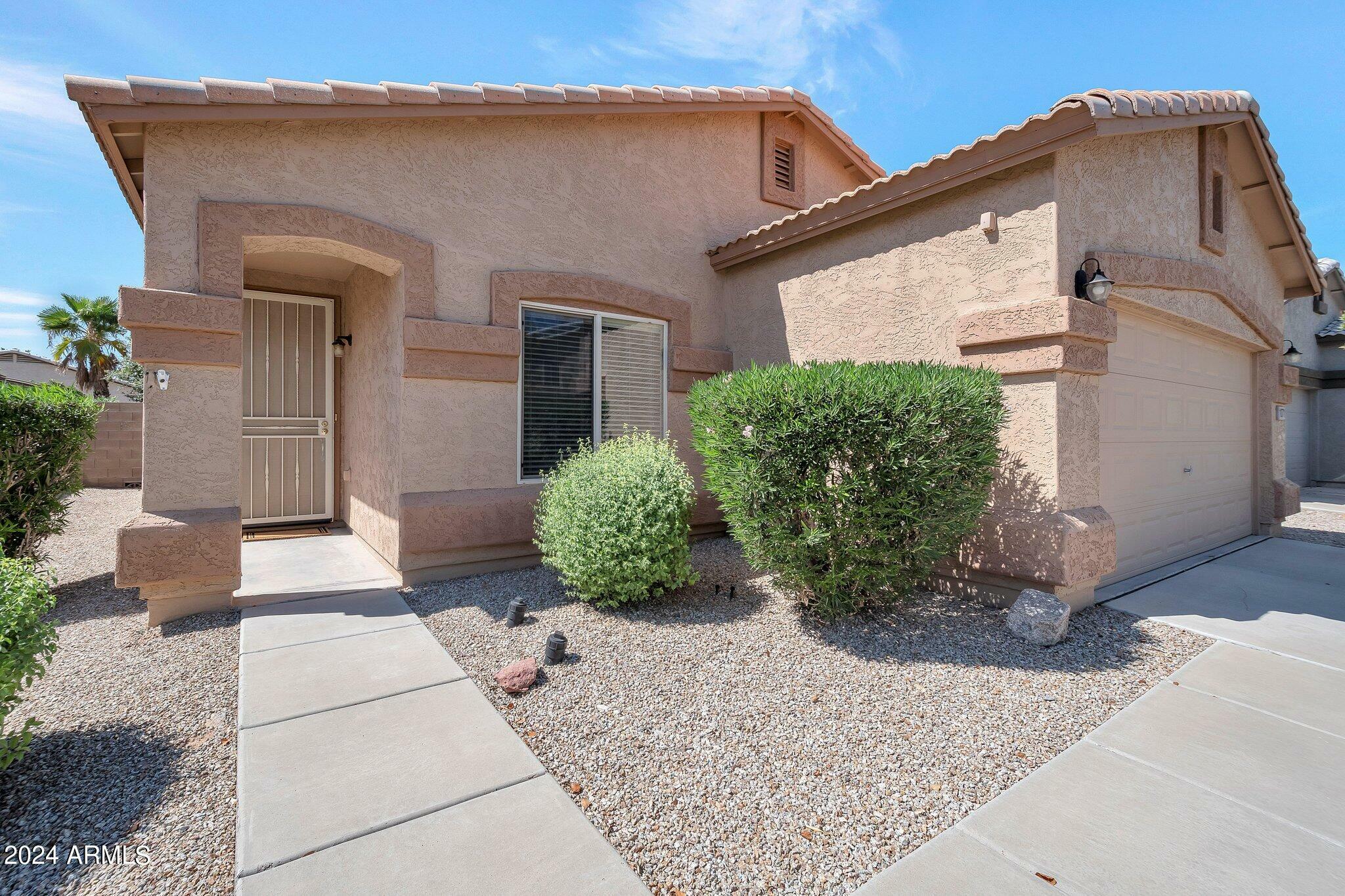 Property Photo:  1071 E Canyon Trail  AZ 85143 