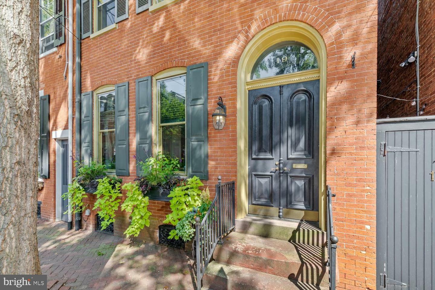 Property Photo:  19 N Shippen Street  PA 17602 