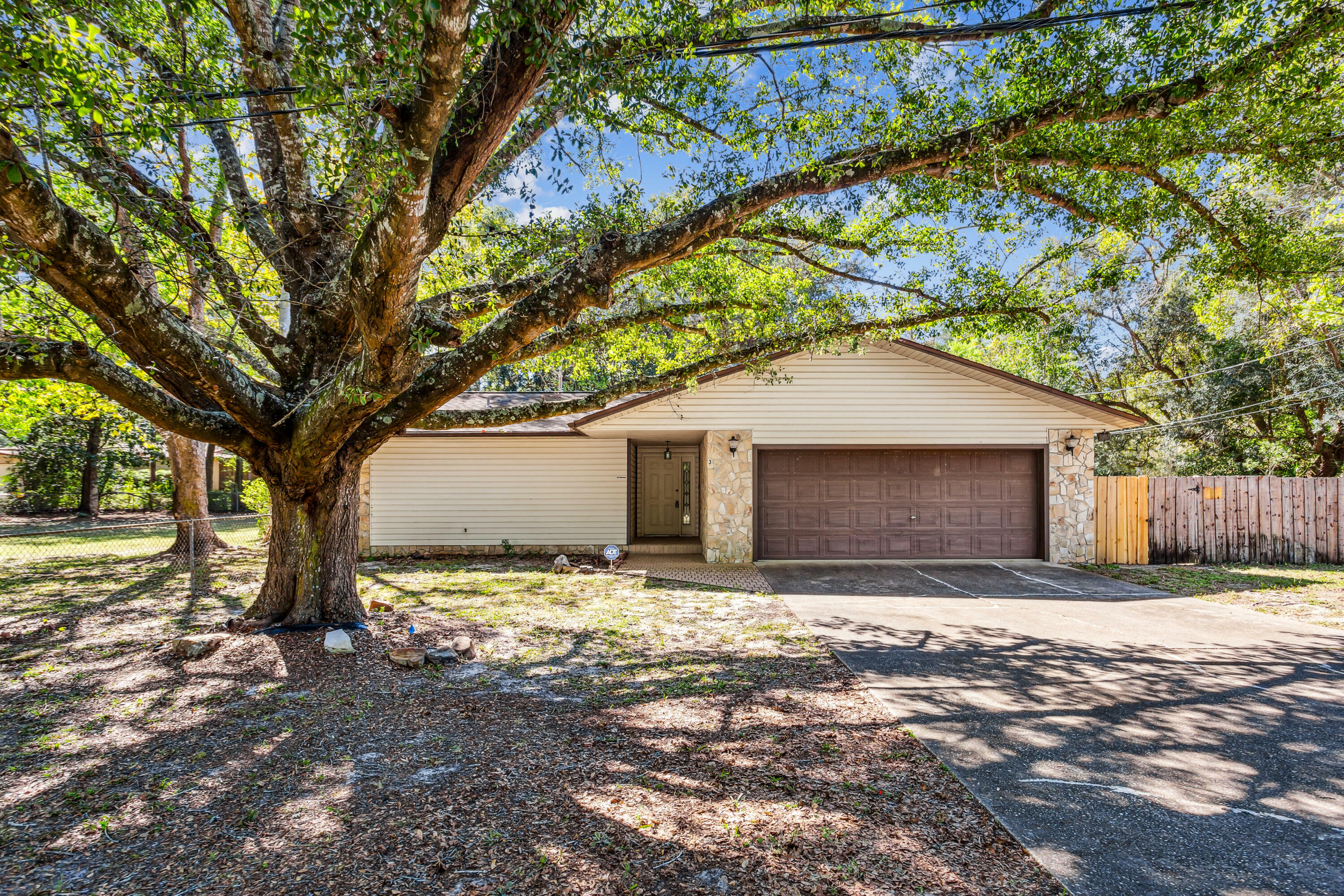 Property Photo:  3 Shrewsbury Way  FL 32579 