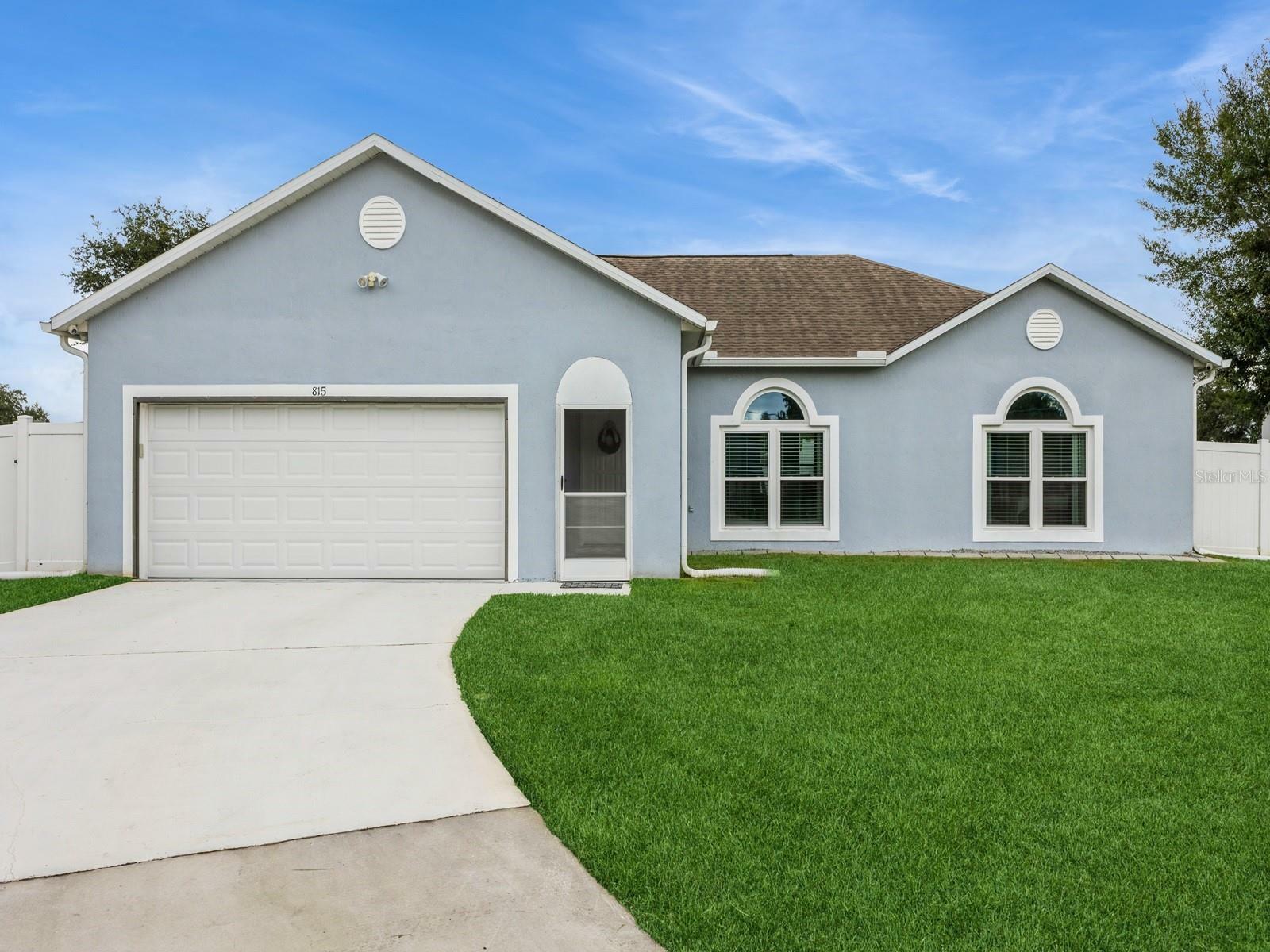 Property Photo: 815 Cardinal Way FL 34759