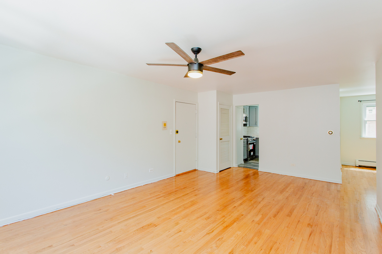 Property Photo:  1428 W Fargo Avenue 201  IL 60626 