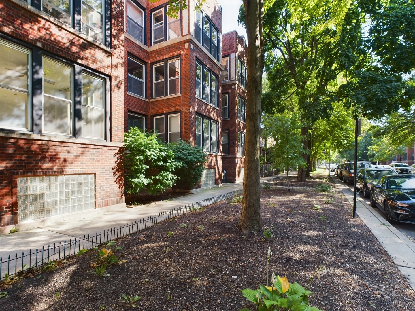 Property Photo:  5203 S Ingleside Avenue 1  IL 60615 