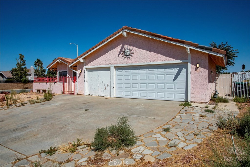 Property Photo:  42376 61st Street W  CA 93536 