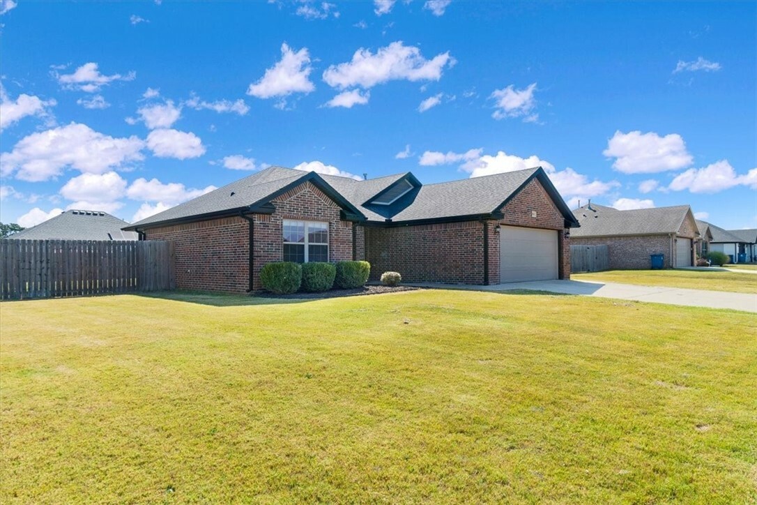 Property Photo:  820 Washburn Drive  AR 72751 