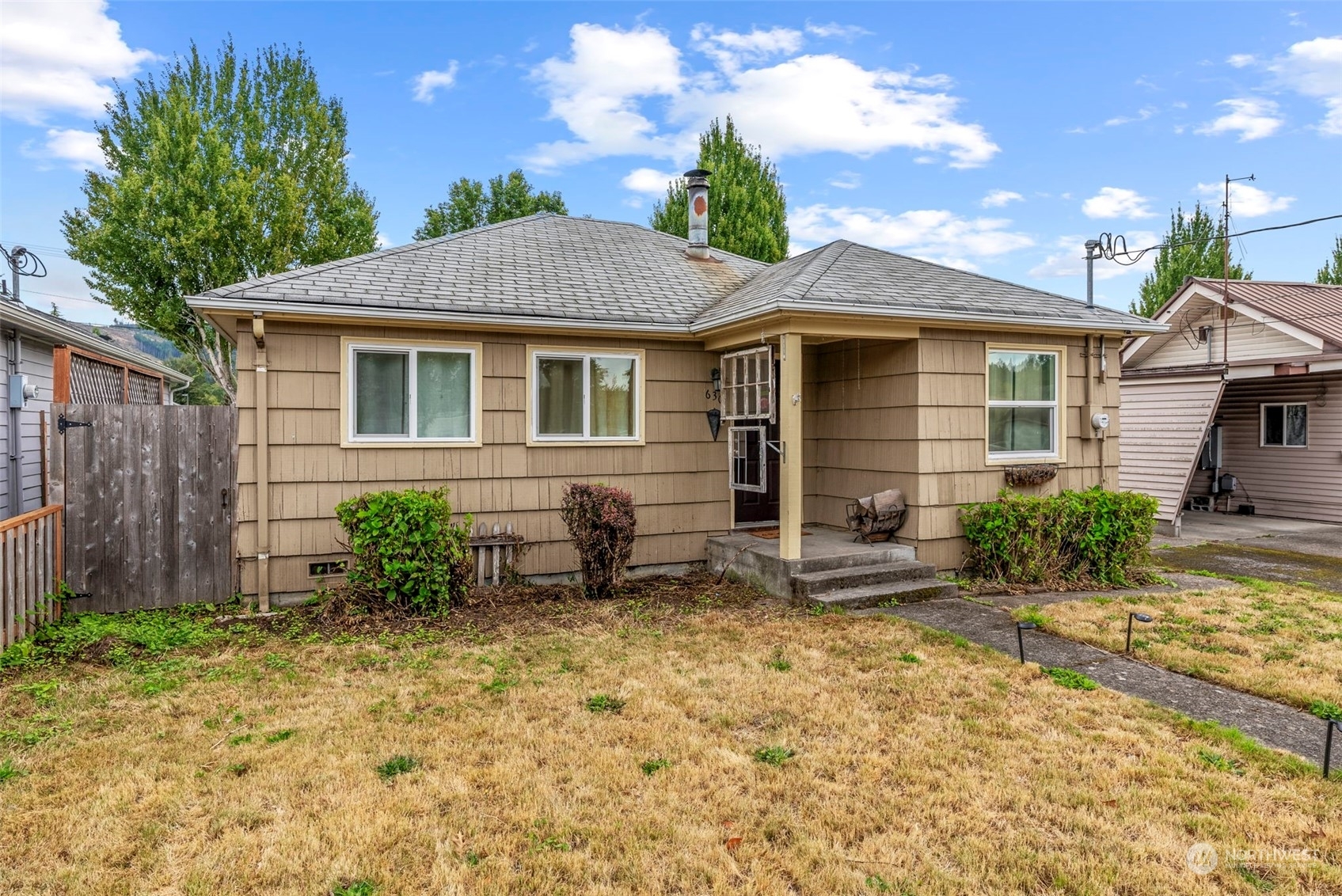 Property Photo:  630 Front Street SW  WA 98611 