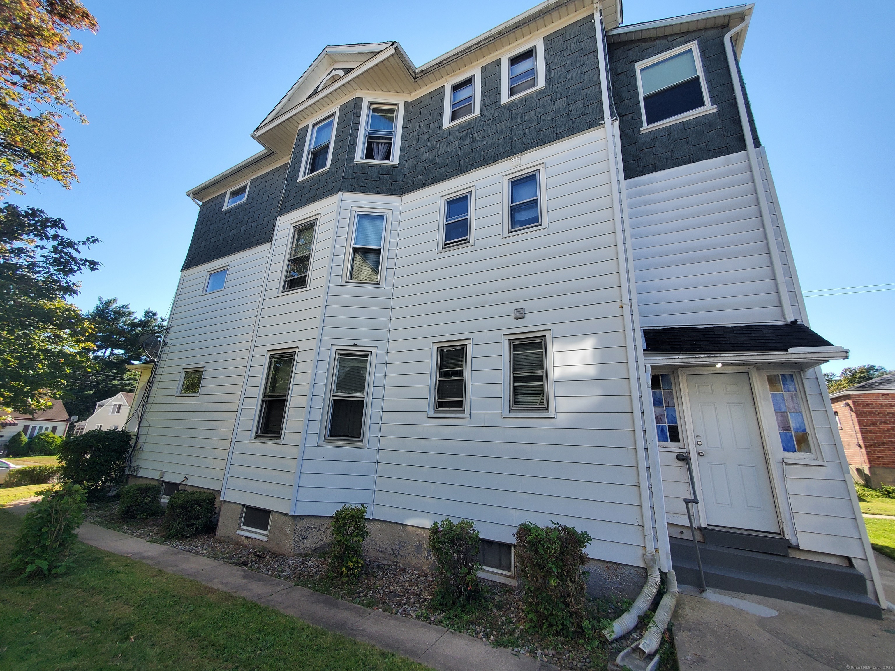 Property Photo:  100 Concord Street  CT 06053 