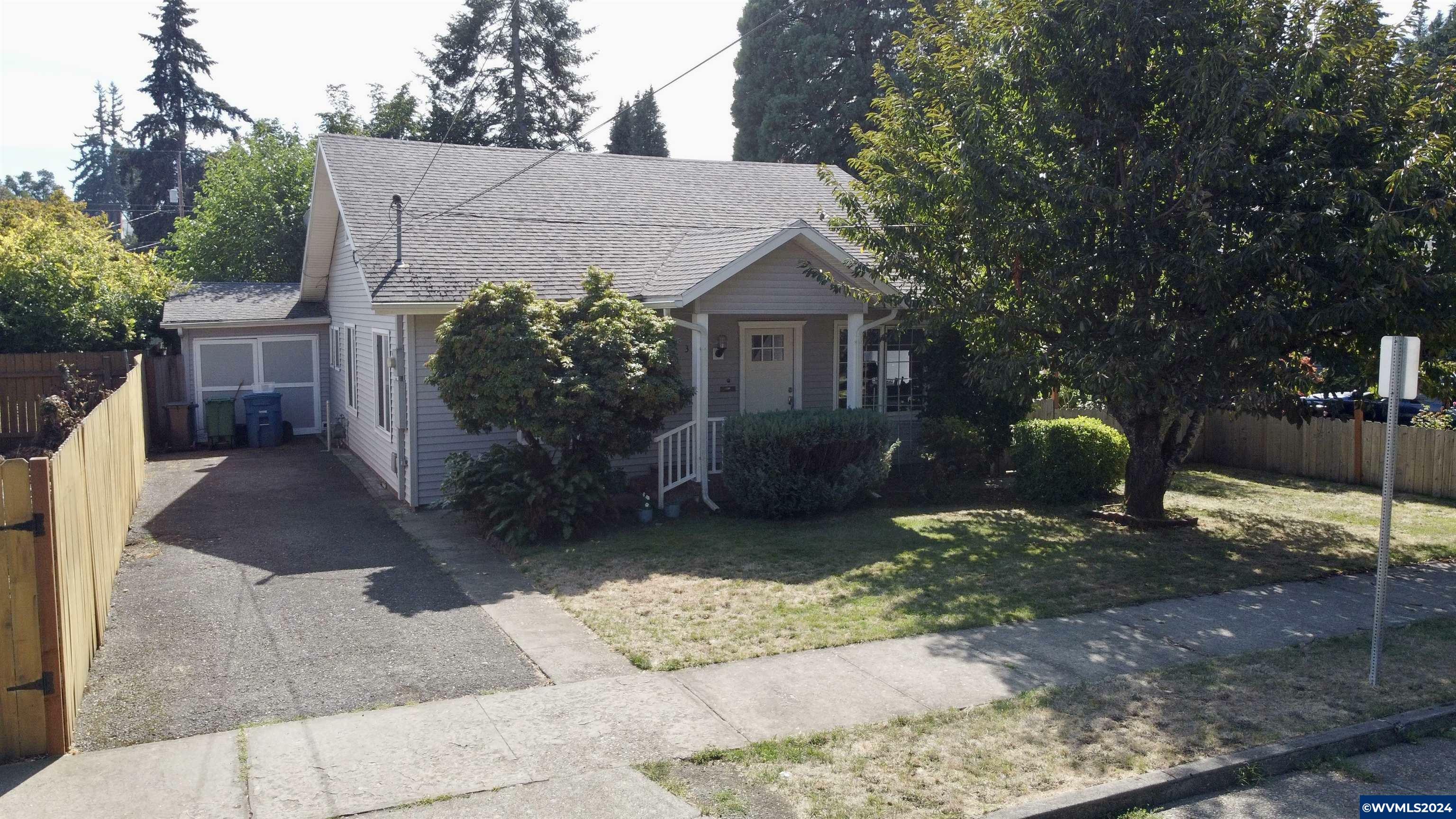 Property Photo:  311  Silver St  OR 97381 