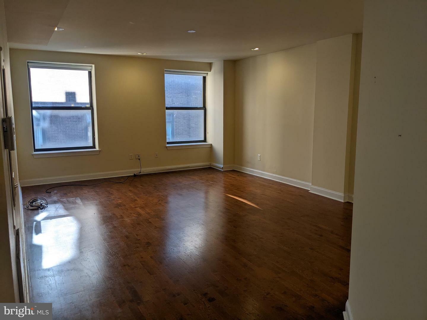 Property Photo:  707 Chestnut Street 5R  PA 19106 