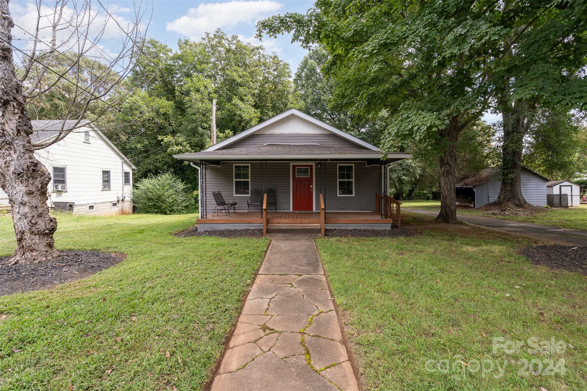 Property Photo:  523 Woodlawn Drive  NC 28677 