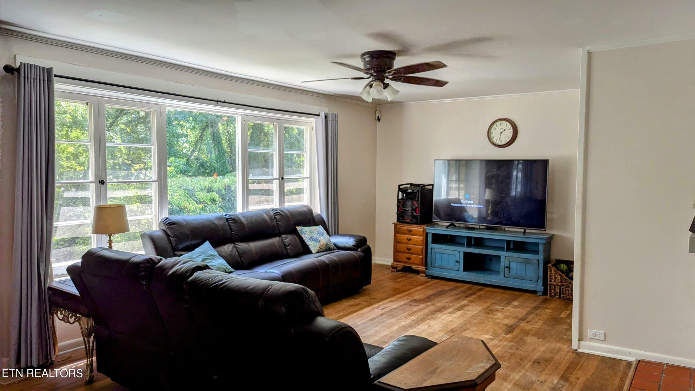 Property Photo:  521 Delaware Ave  TN 37830 