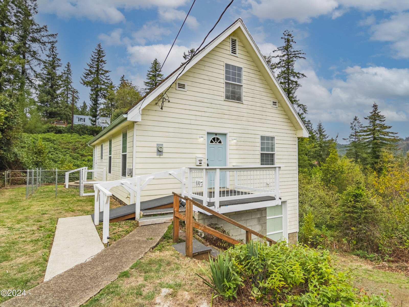 Property Photo:  630 SE 4th Street  OR 97391 