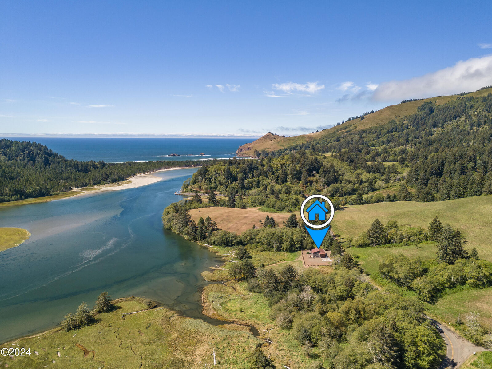 Property Photo: 2015 N Three Rocks Rd OR 97368