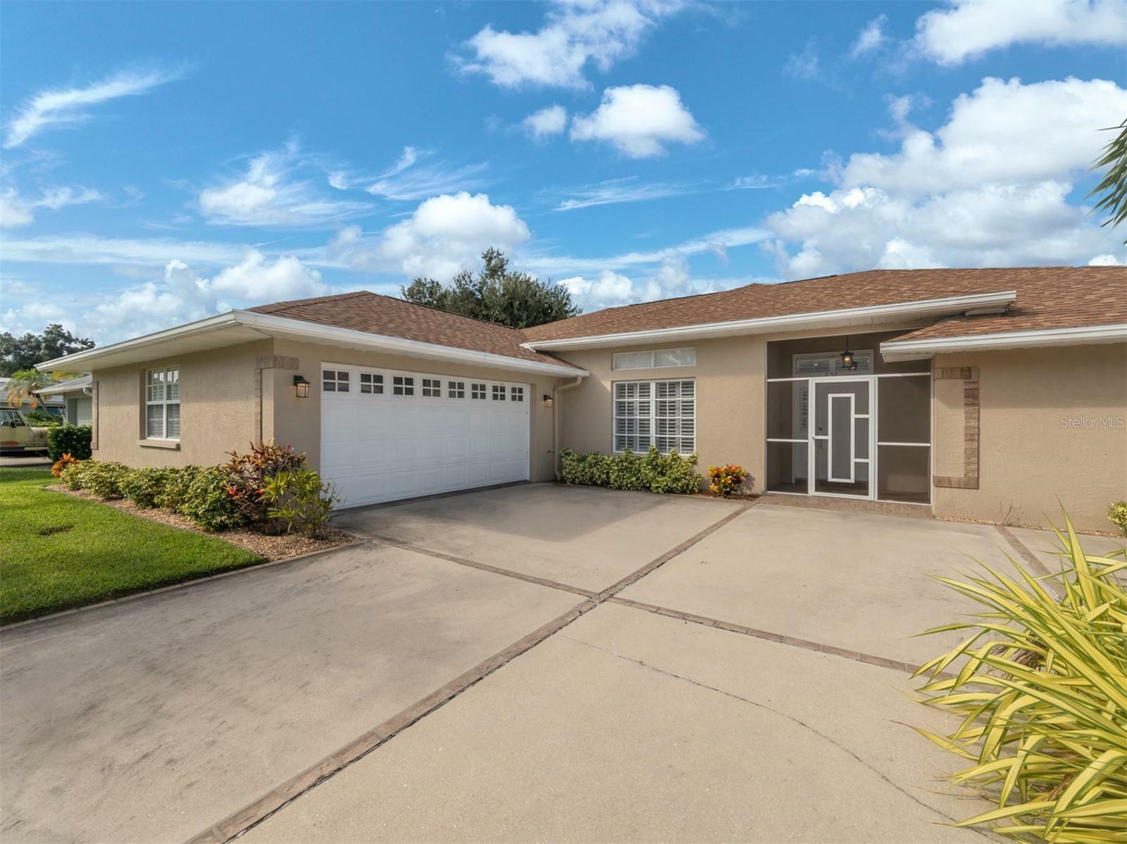 Property Photo:  535 Silk Oak Drive  FL 34293 