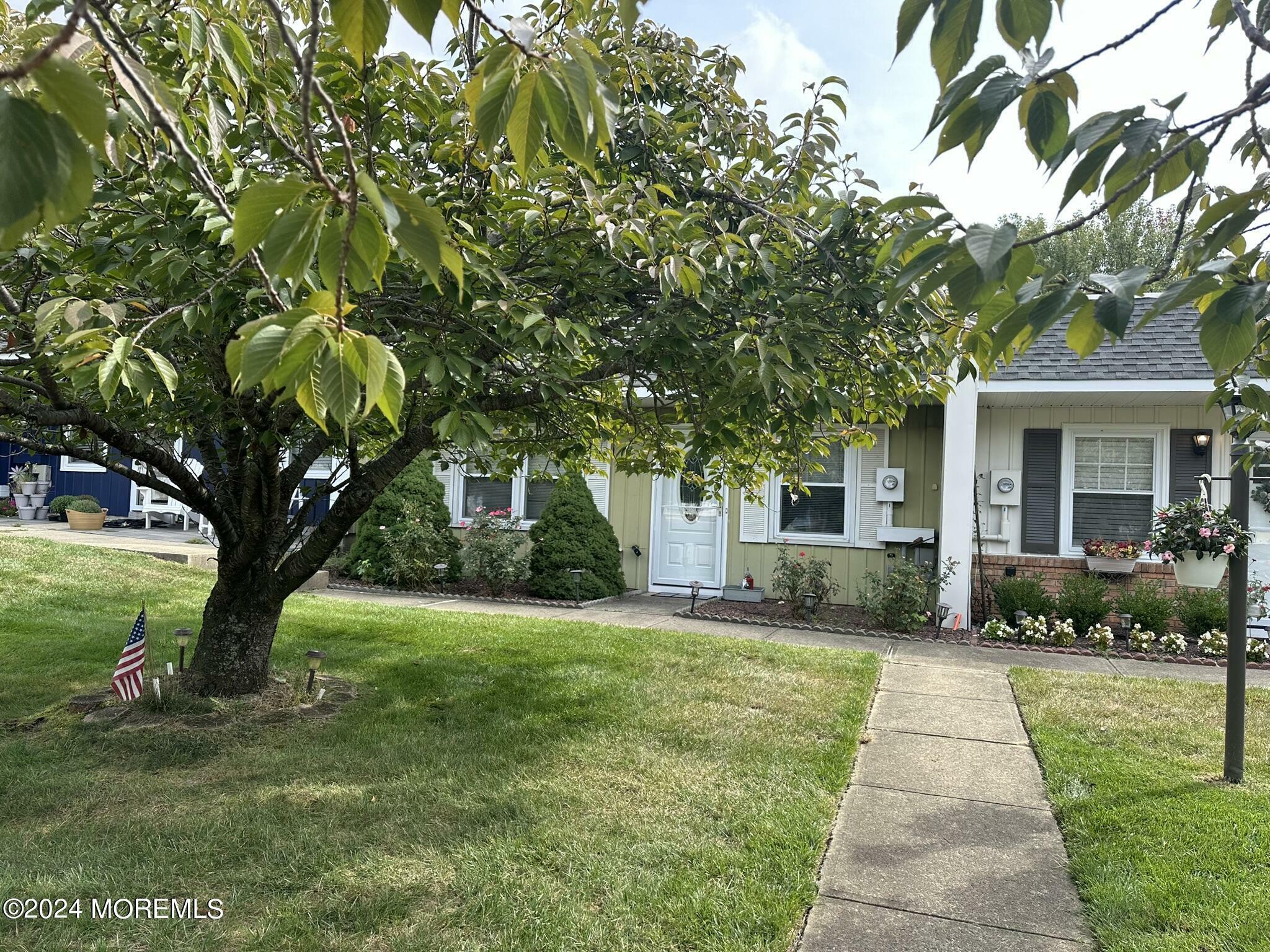 Property Photo:  4 Regent Court  NJ 08723 