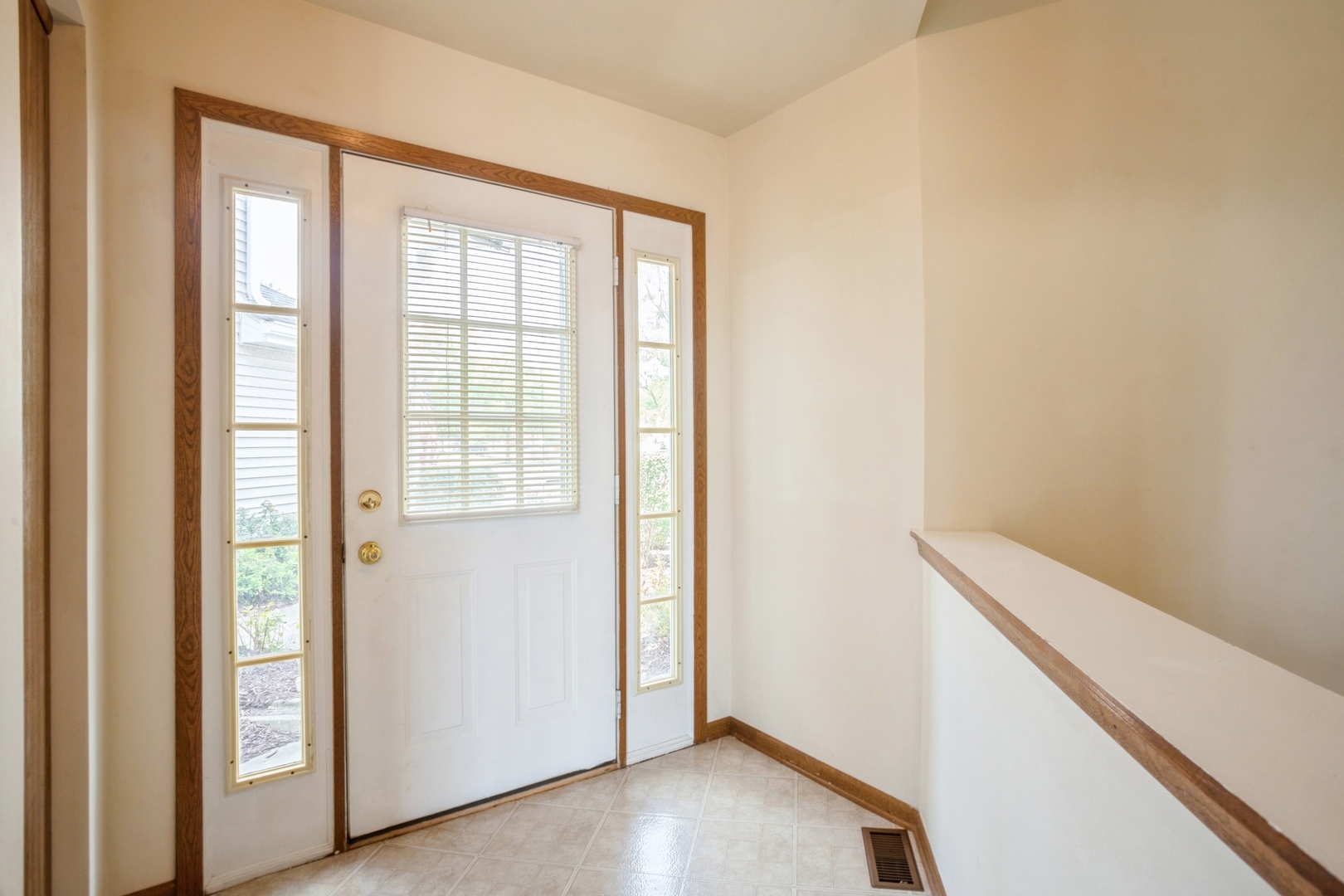 Property Photo:  831 S Addison Avenue 831  IL 60148 