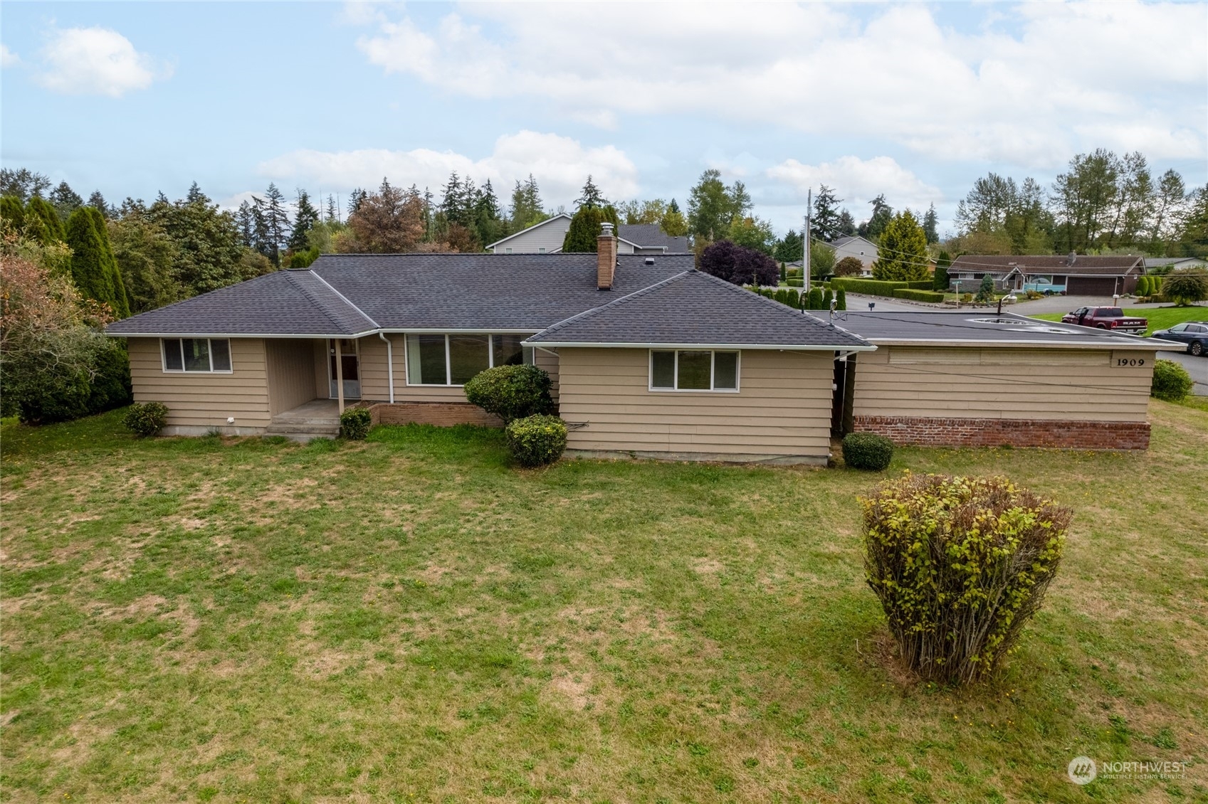 Property Photo:  1909 122nd Avenue E  WA 98372 