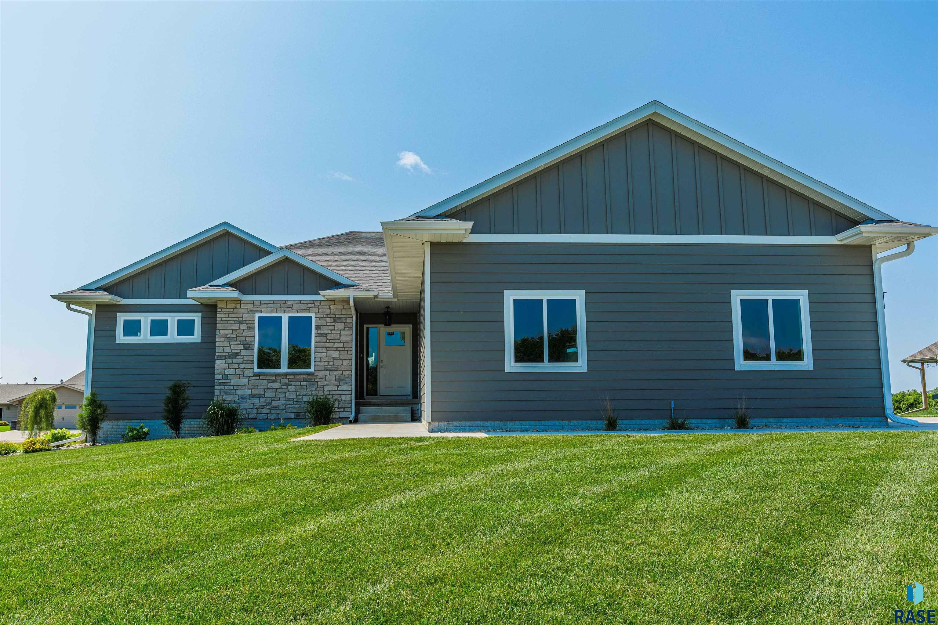 Property Photo:  204 S 15th Ave  IA 51246 