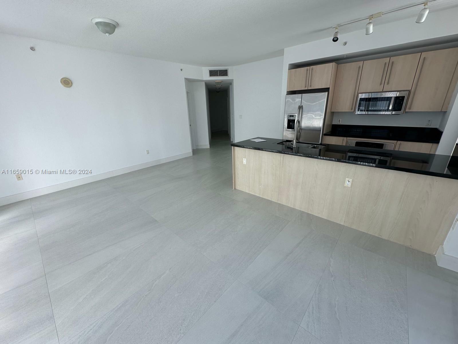 Property Photo:  1111 SW 1st Ave 1720-N  FL 33130 