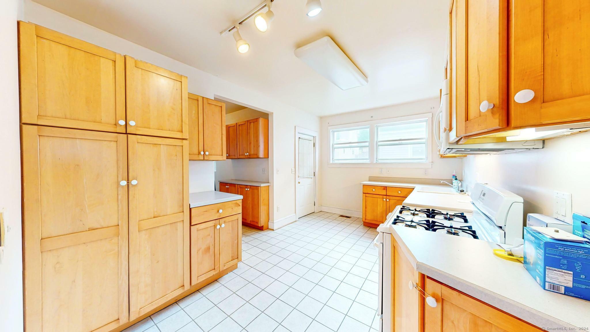 Property Photo:  3 Loomis Street  CT 06850 