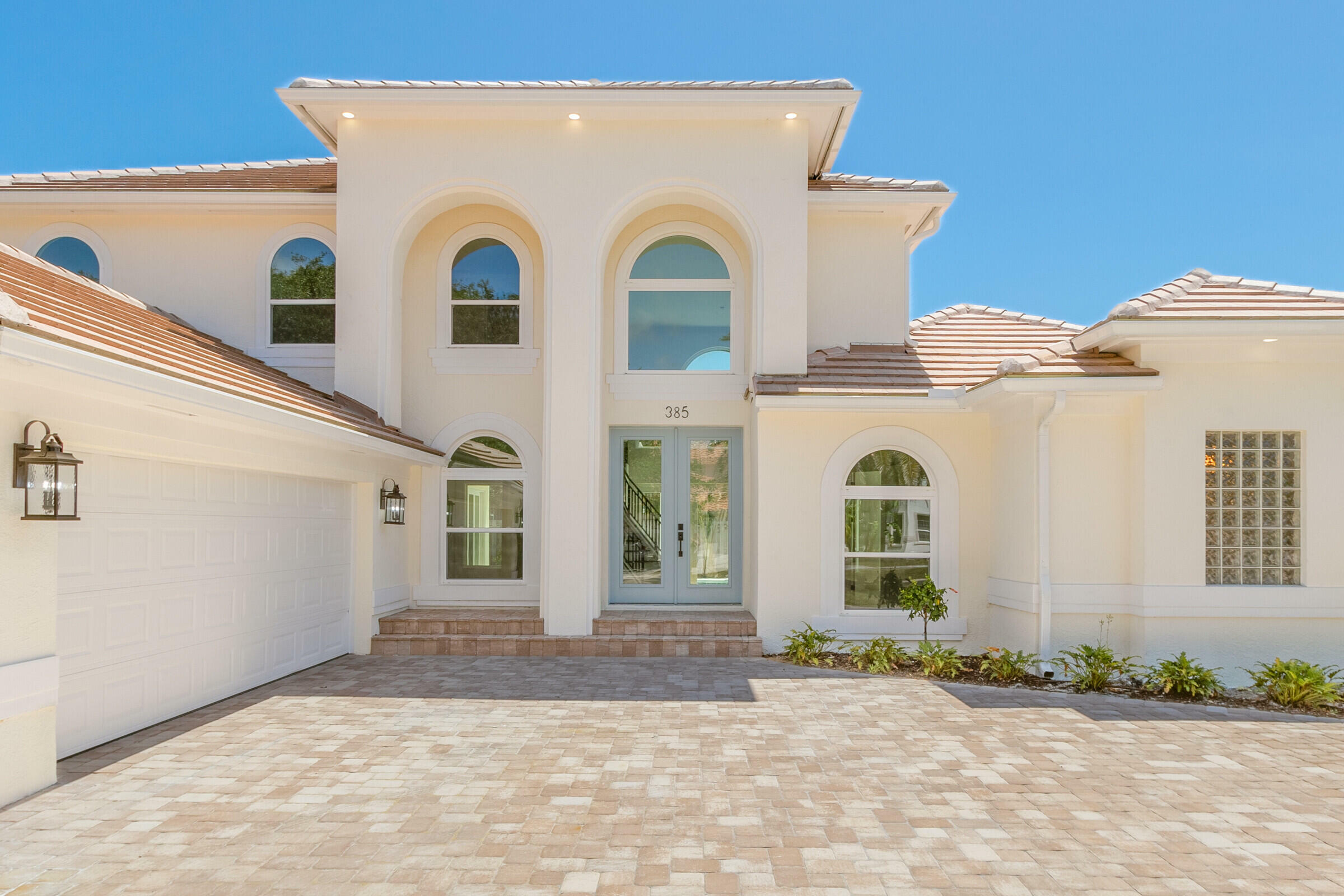 Property Photo:  385 Newport Drive  FL 32903 