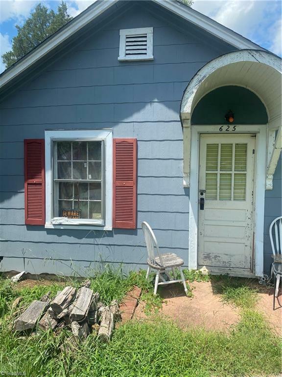 Property Photo:  625 Lee Street  NC 27288 