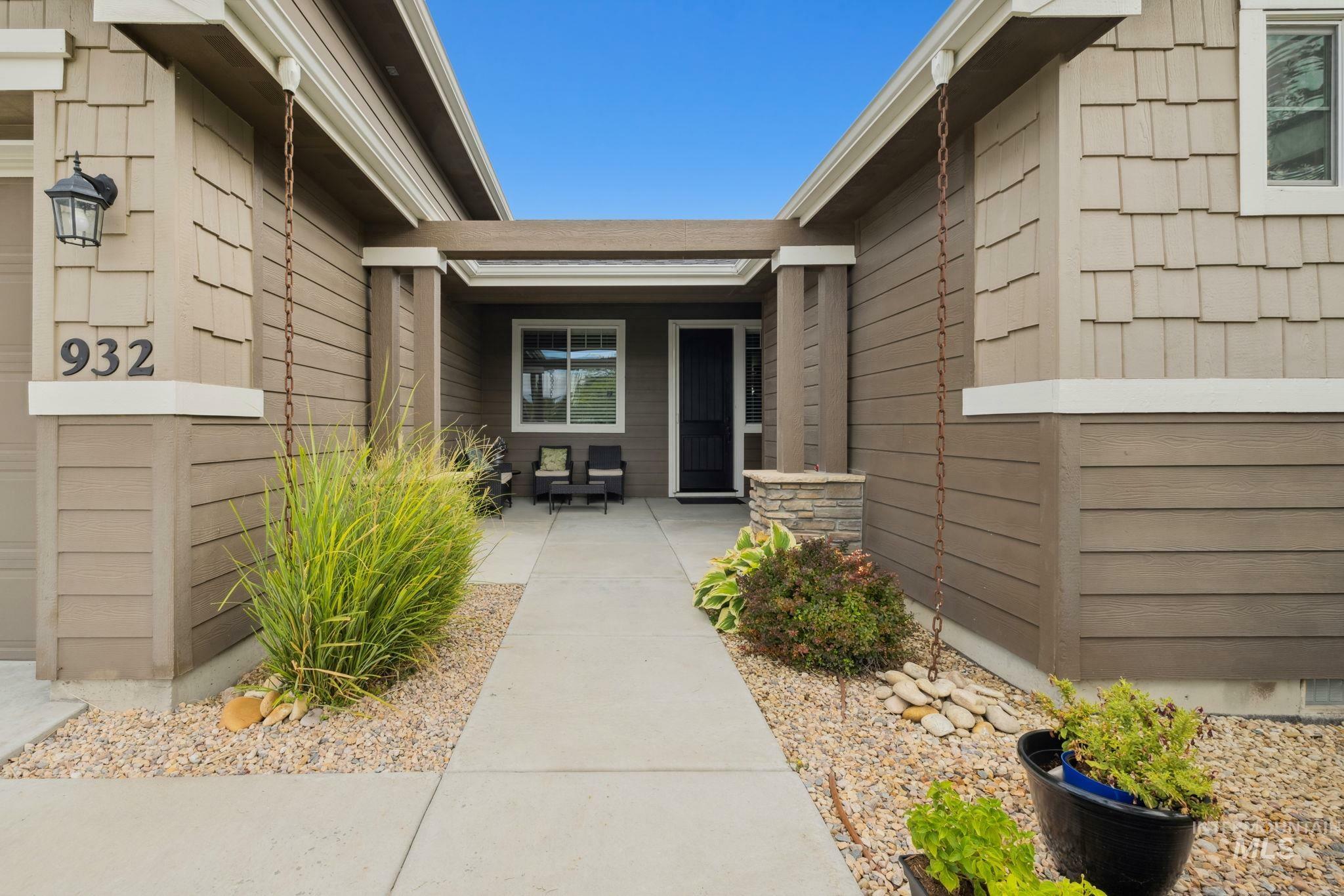 Property Photo:  932 N Tullshire Way  ID 83616 