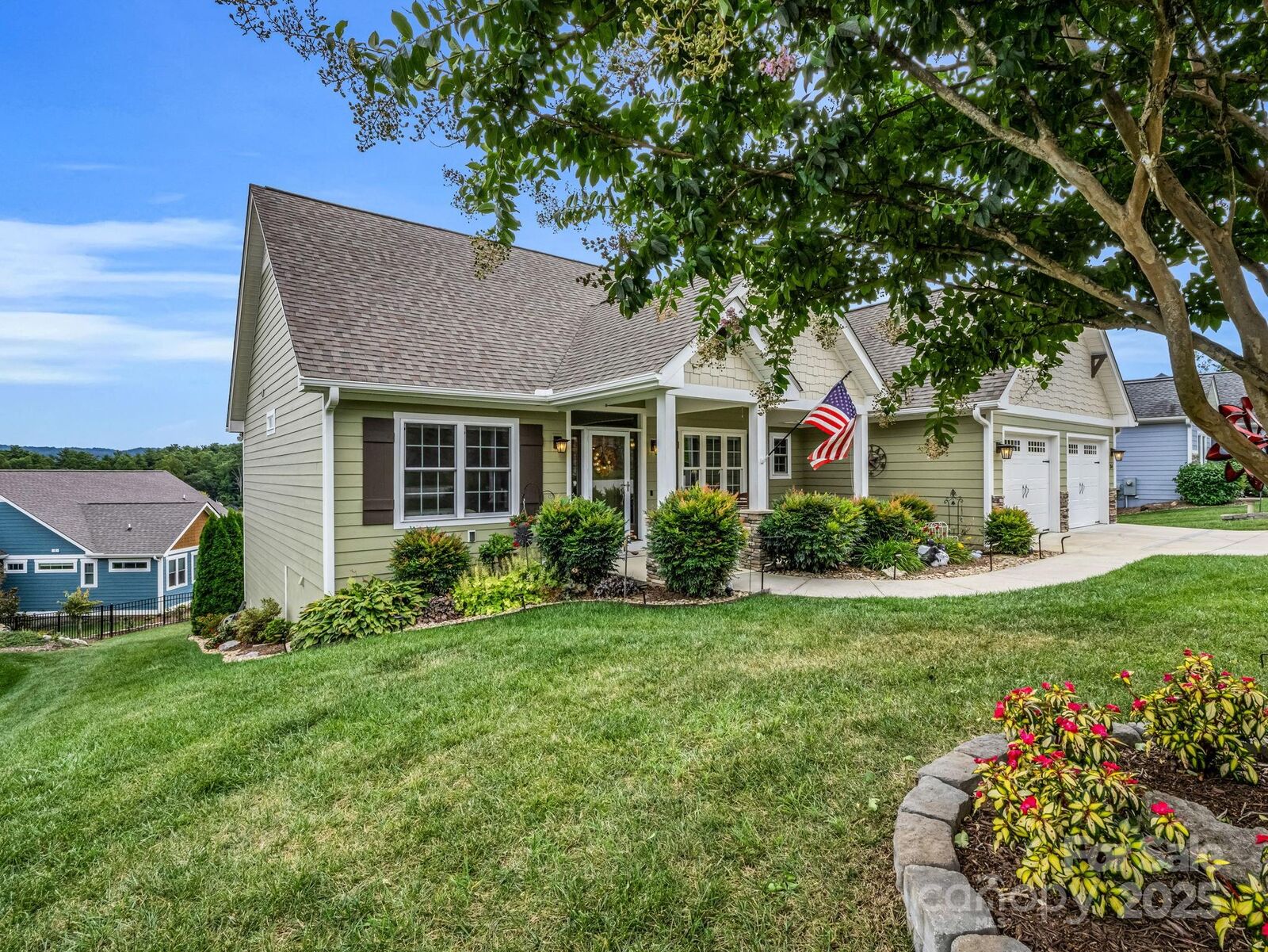 Property Photo: 154 N Anvil Avenue NC 28792