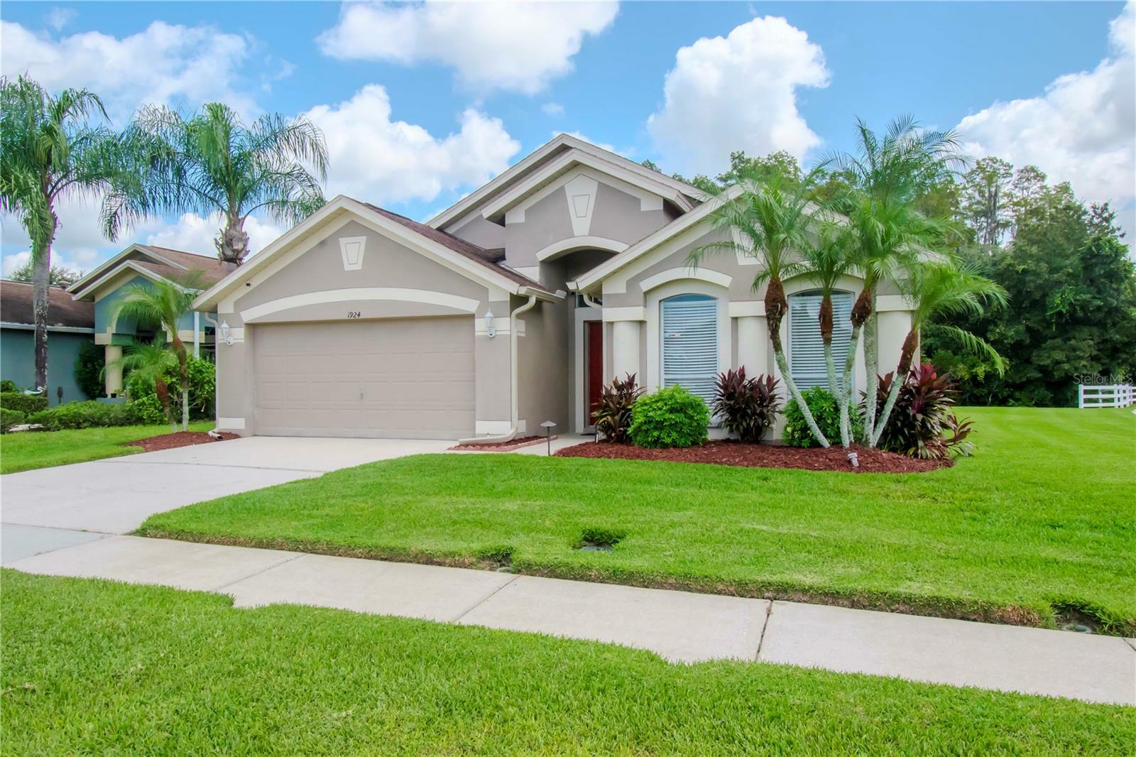 Property Photo:  1924 Grenville Court  FL 33543 