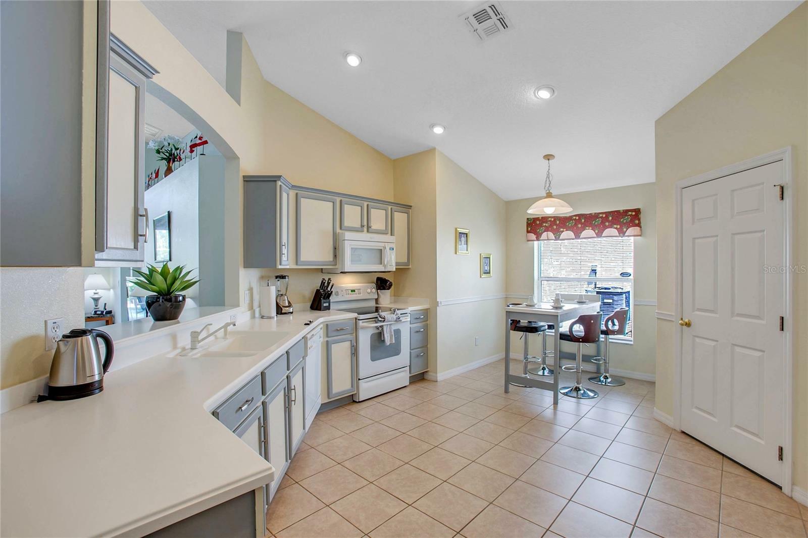 Property Photo:  1115 Troon Cir  FL 33897 