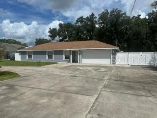 Property Photo: 1304 Polk City Road FL 33844