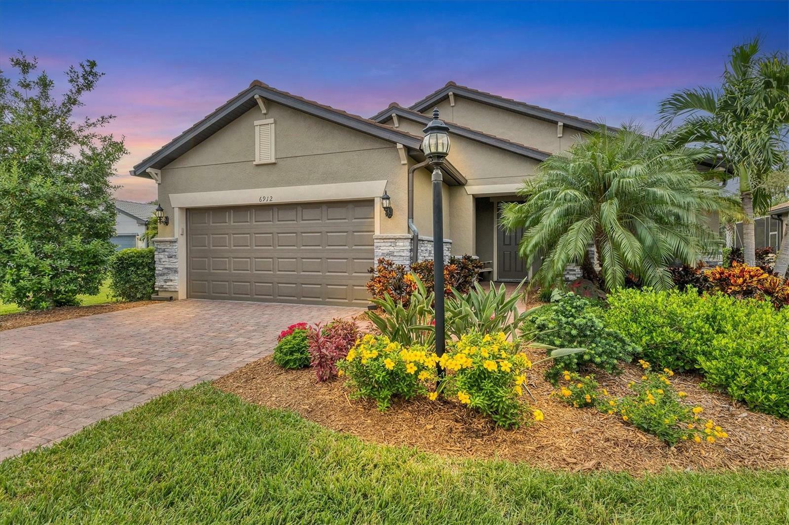 Property Photo:  6912 Gosport Cove  FL 34202 