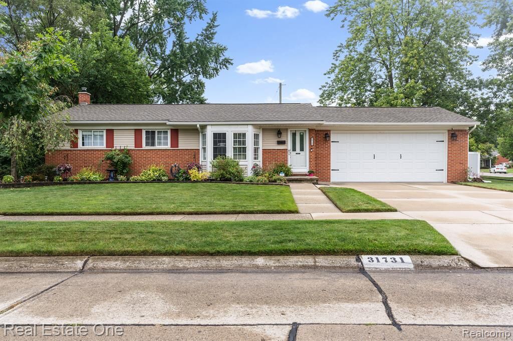 Property Photo:  31731 Gable Street  MI 48152 1518 
