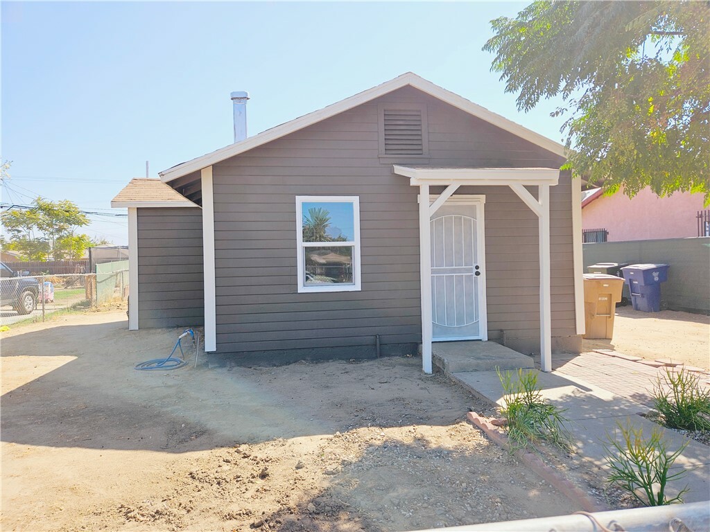 Property Photo:  215 Kincaid Street  CA 93307 