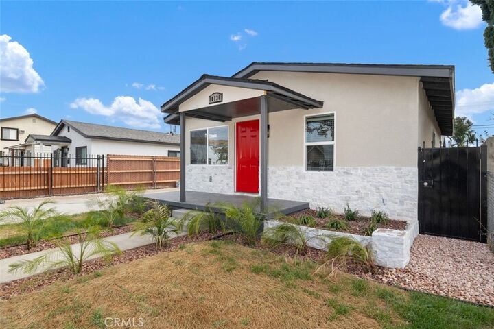Property Photo: 10136 San Carlos Avenue CA 90280