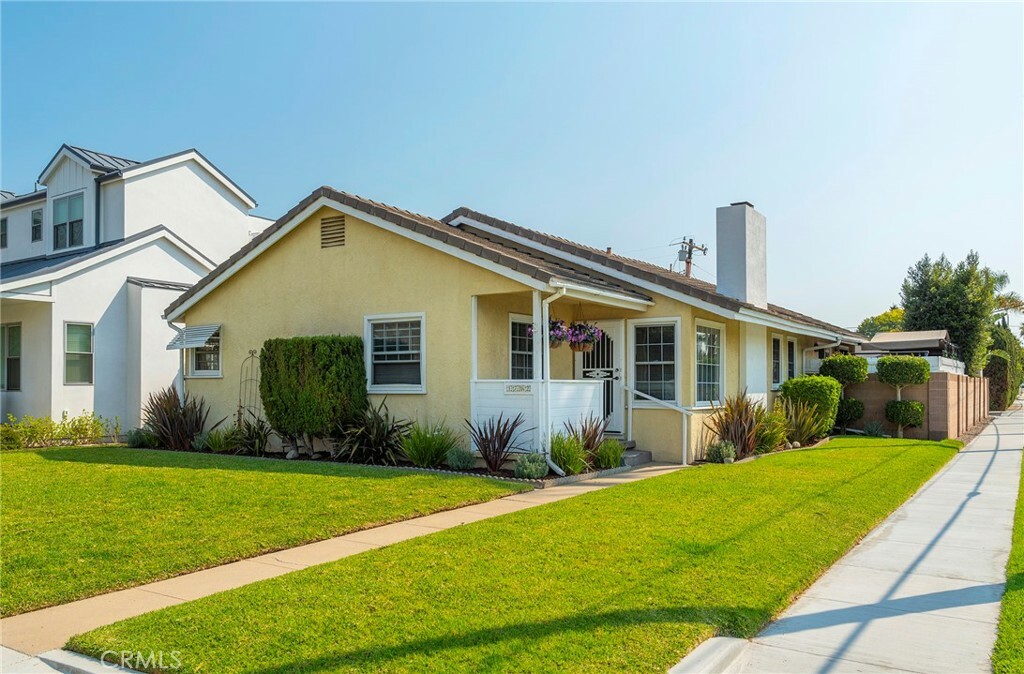 Property Photo:  1702 Park Street  CA 92648 